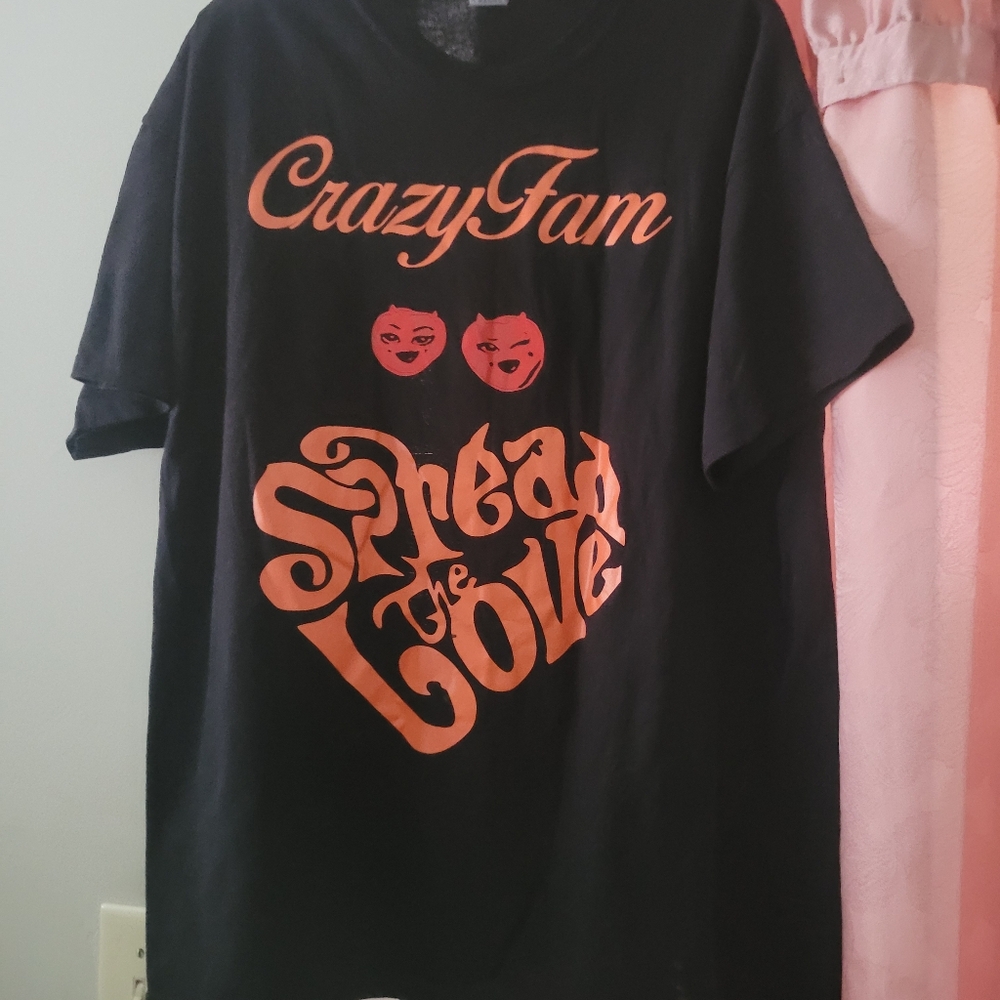 Gildan Black and Orange Short Sleeve Tee